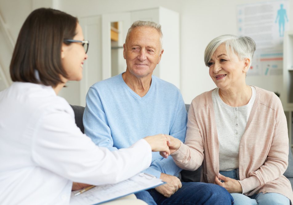 Coppia matura presso il proprio medico per esenzione E02
