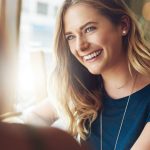 Donna sorride dopo aver subito un trapianto