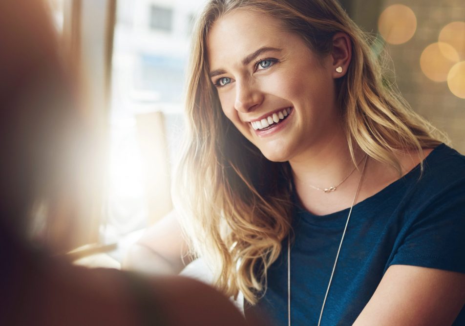 Donna sorride dopo aver subito un trapianto