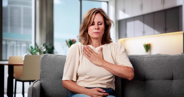 donna-con-neoplasia-polmonare Donna con neoplasia polmonare ha difficoltà a respirare