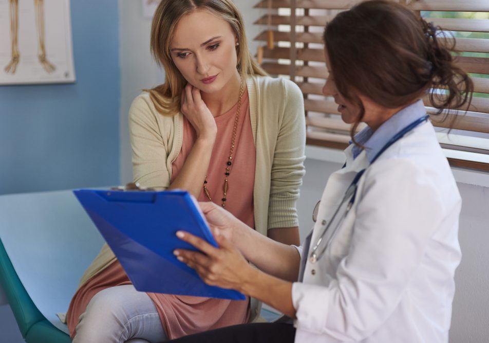 donna-da-medico-per-neoplasia Donna si reca dal medico per neoplasia