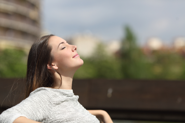 Donna in uno stato di calma, azione del principio attivo delle benzodiazepine