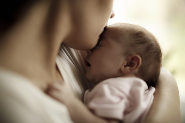 cisti-dermoide-neonato Mamma con neonato: cisti dermoide possono essere presenti fin dalla nascita