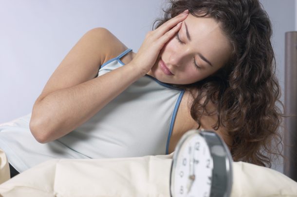 donna-con-sintomi-menopausa-precoce Donna con sudorazione notturna, tra i sintomi della menopausa precoce