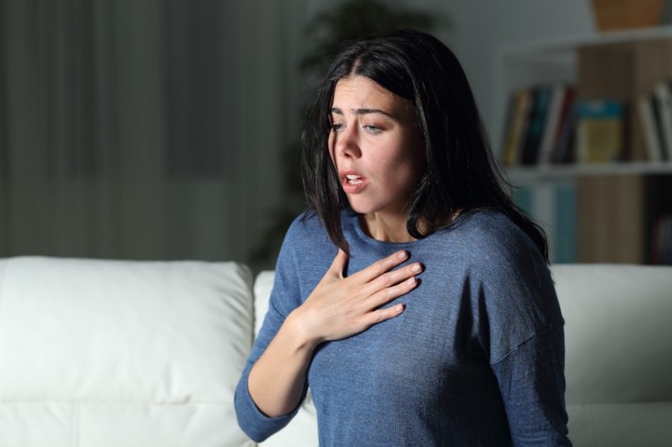 ragazza-con-ansia-a-cui-vengono-prescritte-benzodiazepine Giovane donna che soffre d'ansia alla quale vengono prescritte benzodiazepine