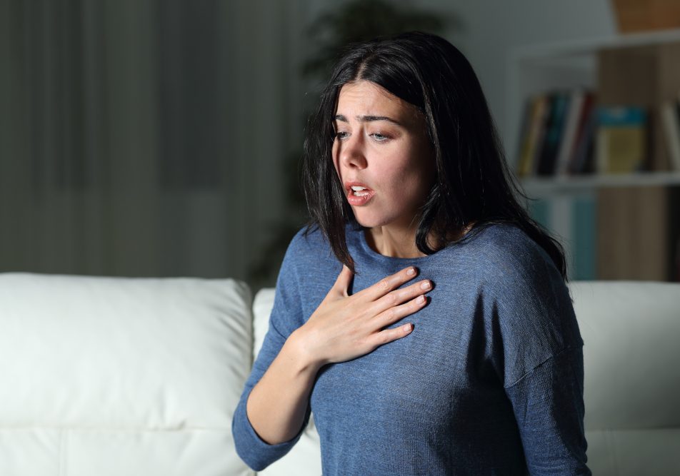 ragazza-con-ansia-a-cui-vengono-prescritte-benzodiazepine Giovane donna che soffre d'ansia alla quale vengono prescritte benzodiazepine