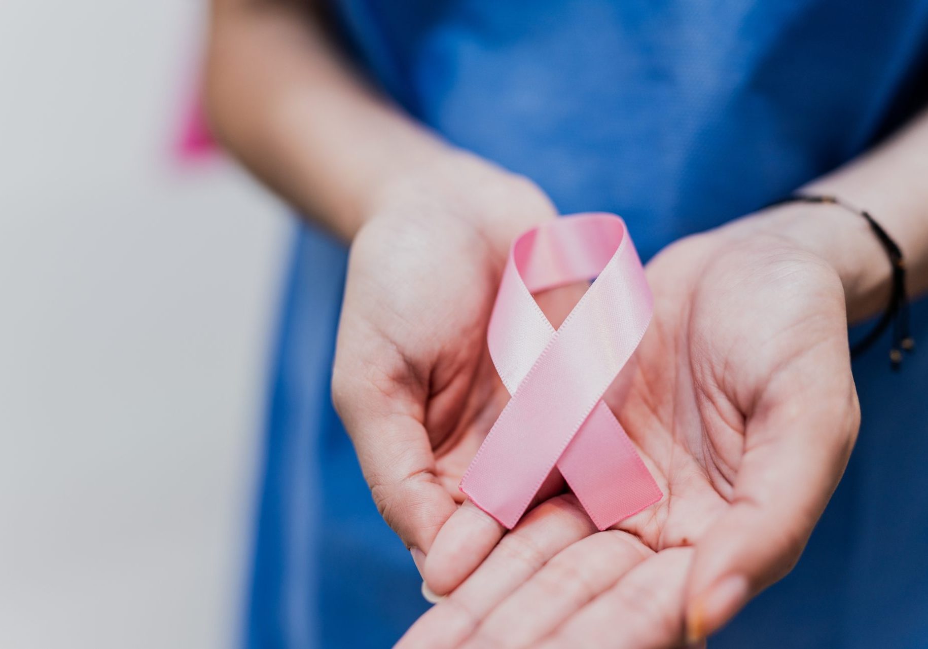 mastectomia-tumore-al-seno_cover fiocco rosa simbolo della lotta contro il cancro al seno