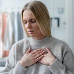 giovane donna con affanno