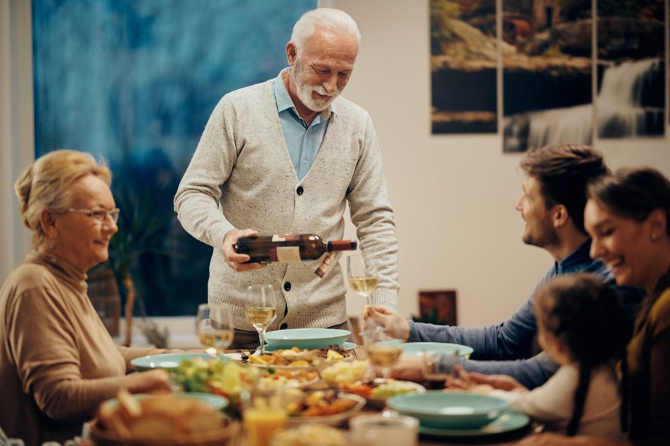 famiglia riunita a tavola