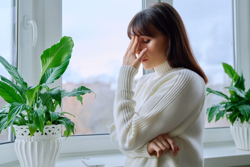 come-gestire-lo-stress_cover donna stressata
