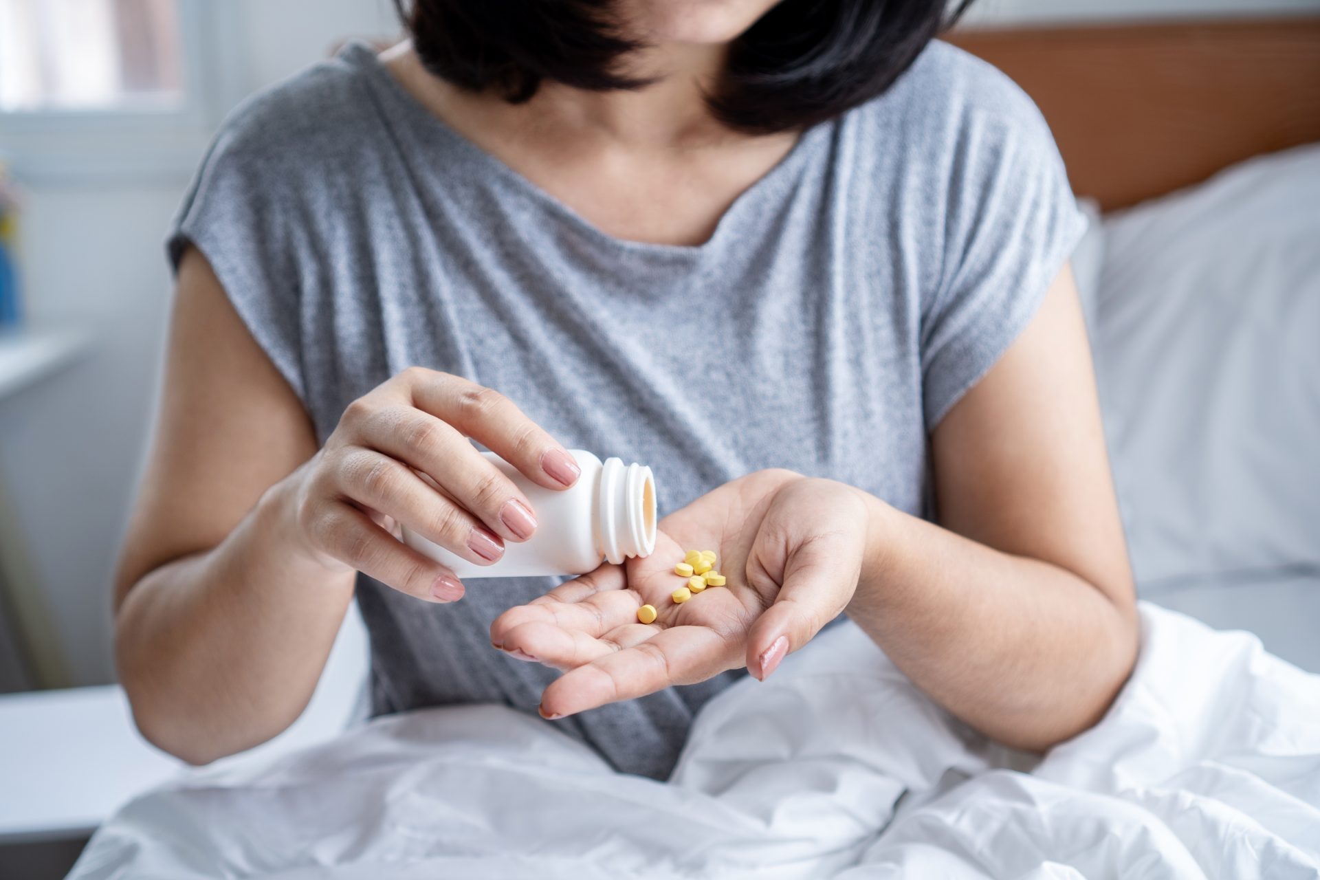 donna prende antistaminici