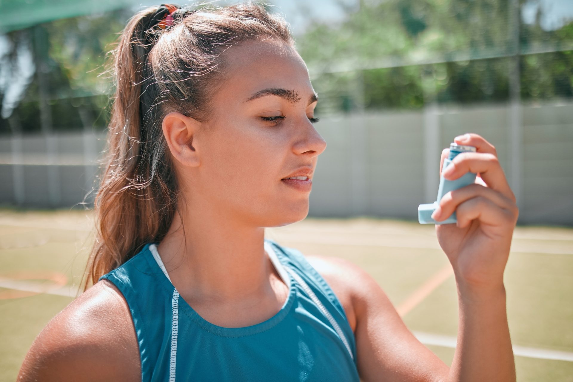 ragazza usa broncodilatatore prima dello sport